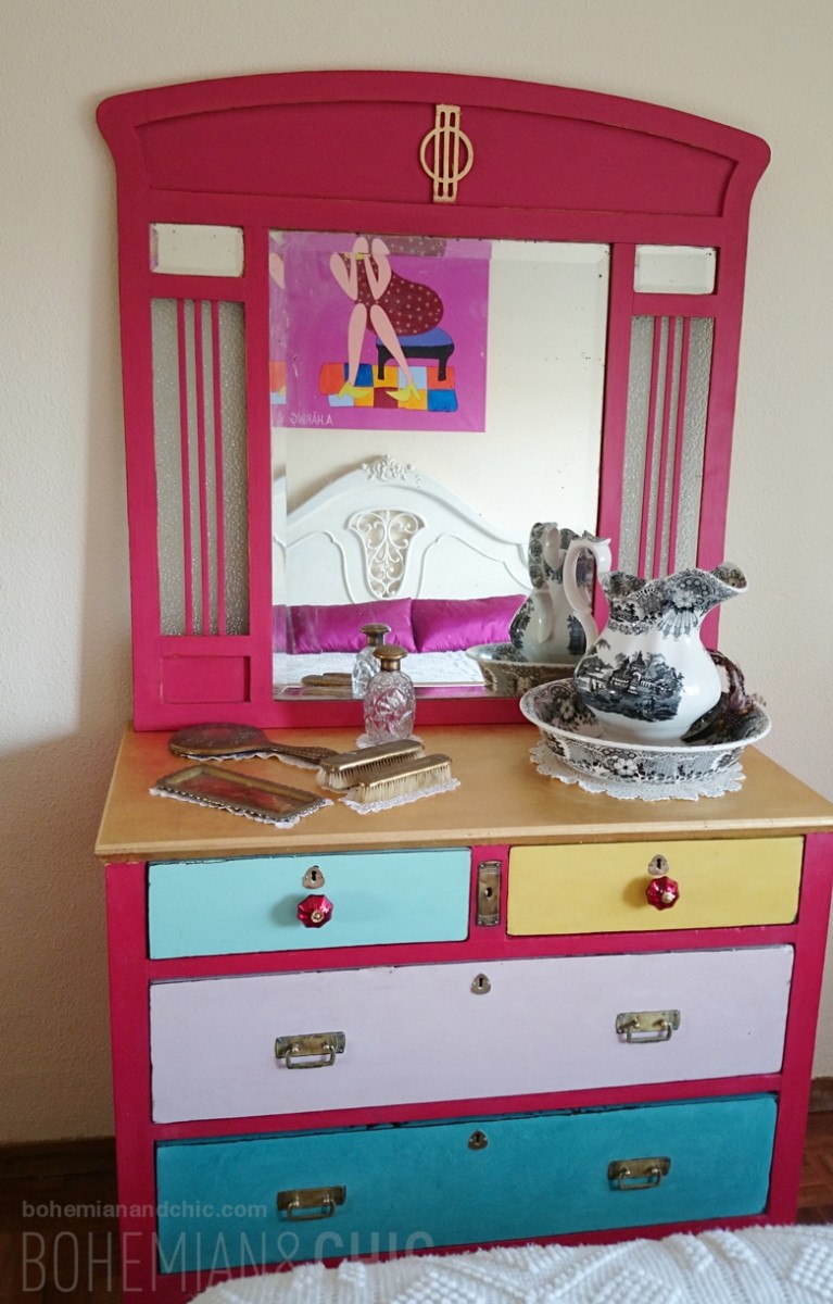 Un dormitorio de estilo bohemio con muebles actualizados. | Tienda