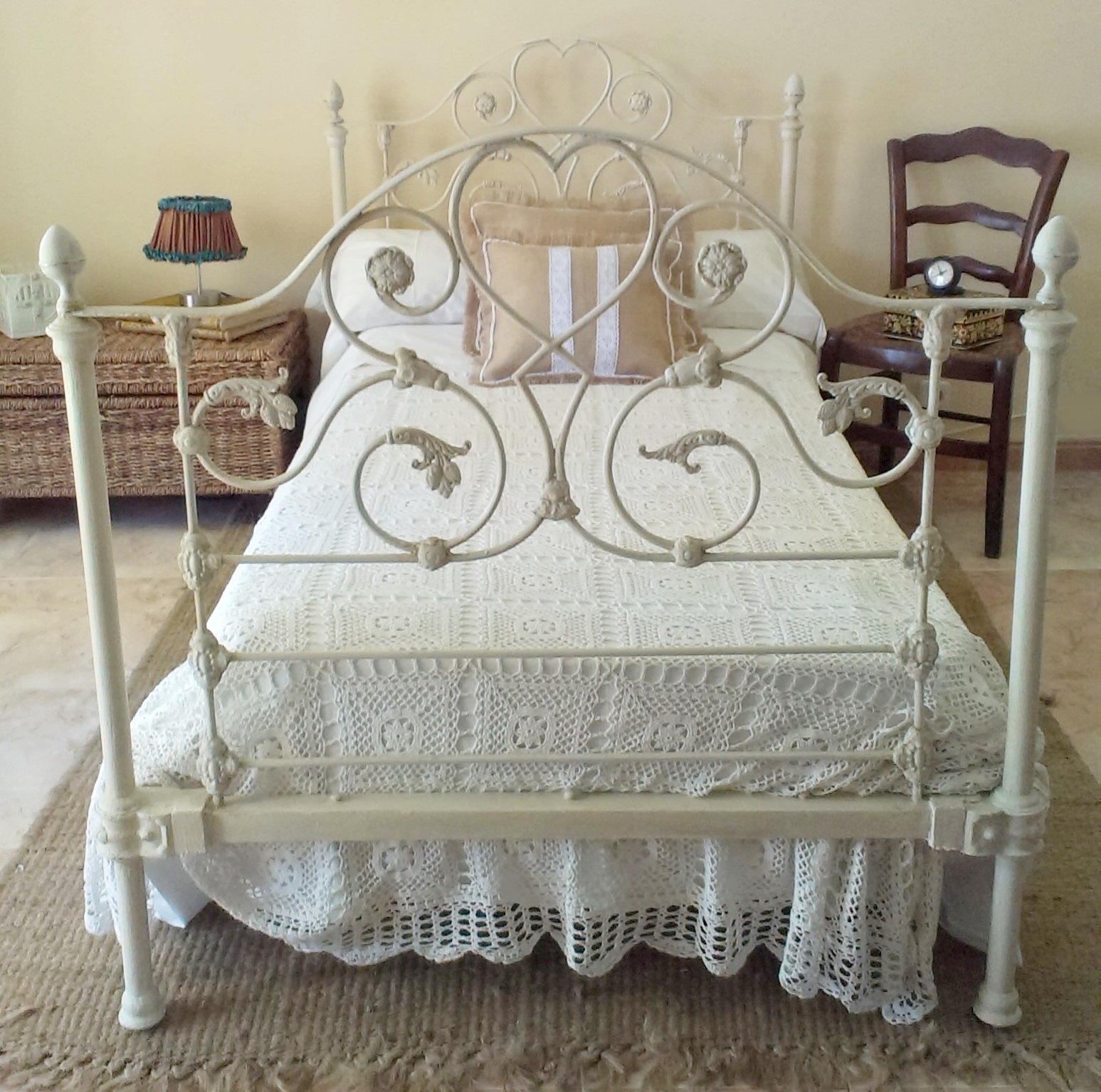 Antigua cama de forja estilo shabby /Shabby old iron bed Bohemian and