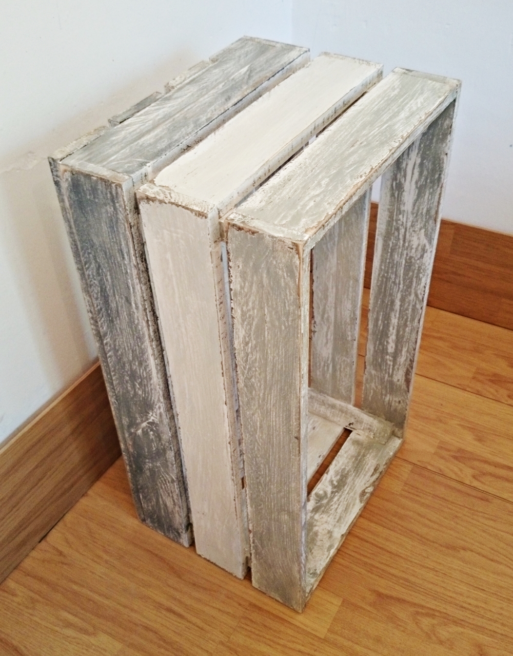 caja de madera de tonos decapados/ pickled wooden box | Bohemian and Chic