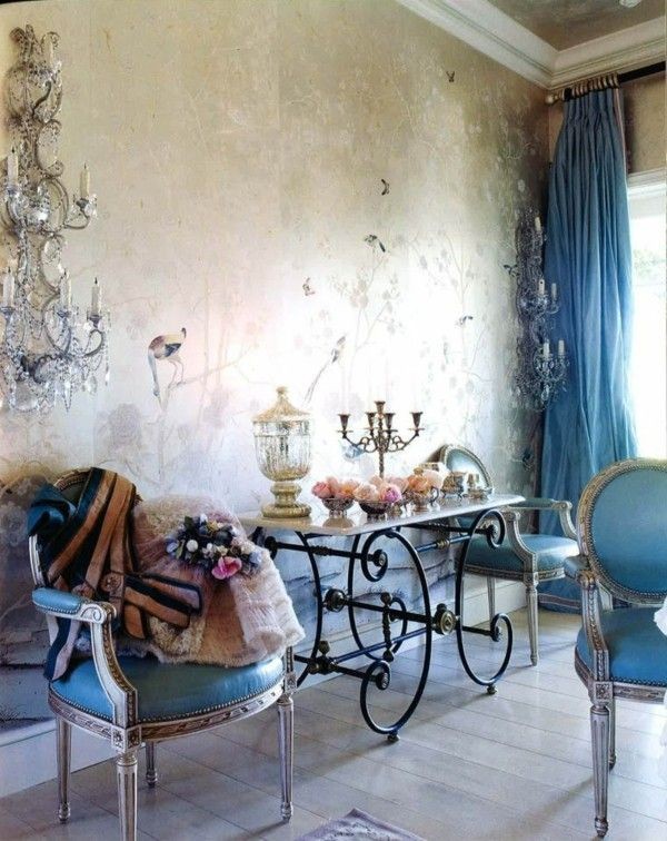 ​​Antiguo sillón Luis XVI un clásico siempre actual en la entrada