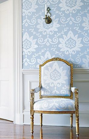 Antiguo sillón Luis XVI un clásico siempre actual en la entrada