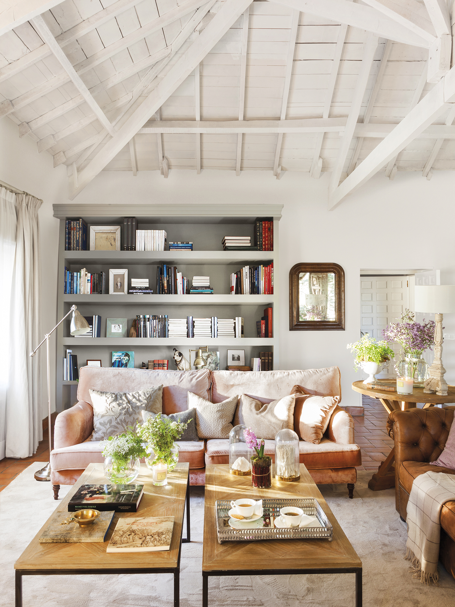 El asombroso cambio de una casa renovada a base de pintura