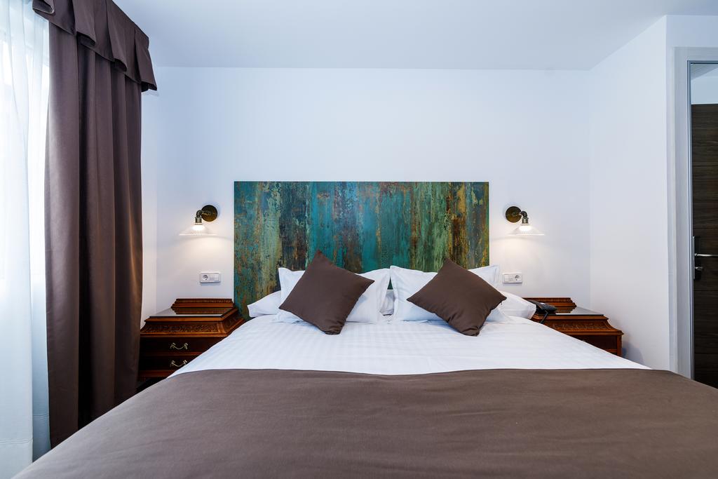 Nuestros muebles visten las habitaciones de un hotel