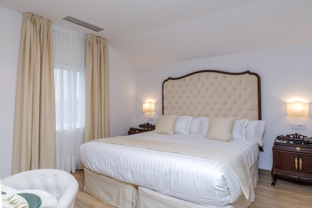 Nuestros muebles visten las habitaciones de un hotel