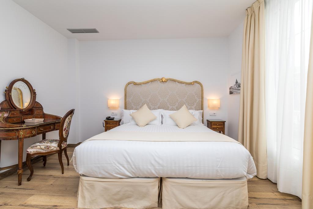 nuestros muebles visten las habitaciones de un hotel