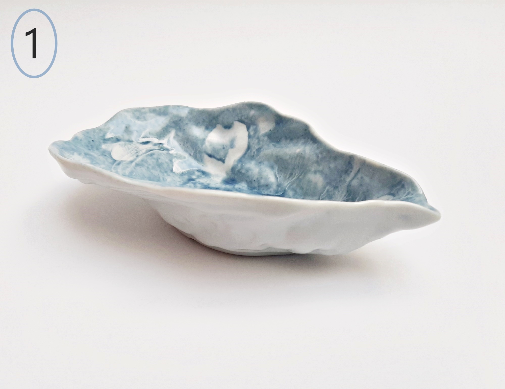concha de porcelana en forma de ostra artesanal