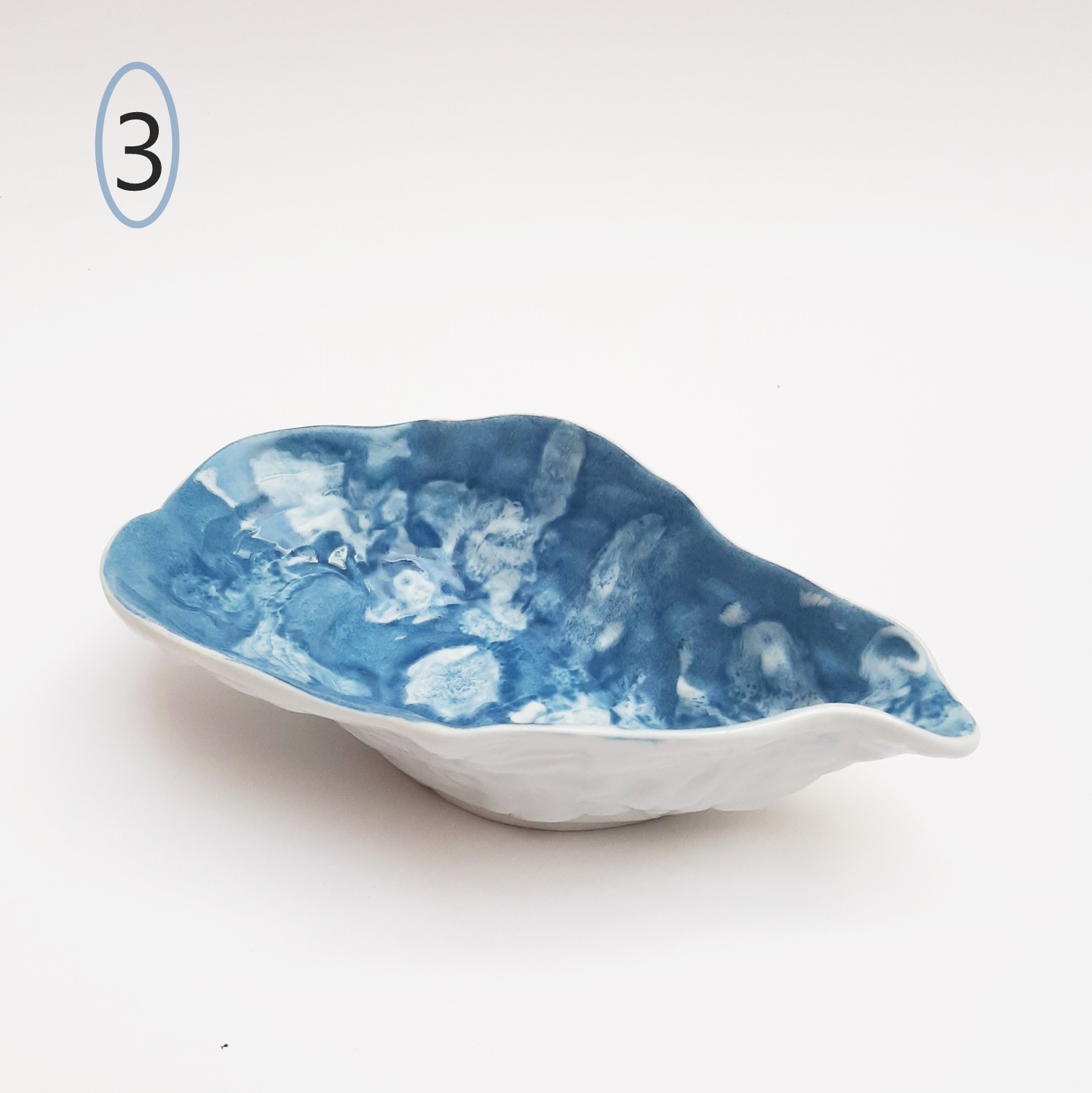 concha de porcelana en forma de ostra artesanal