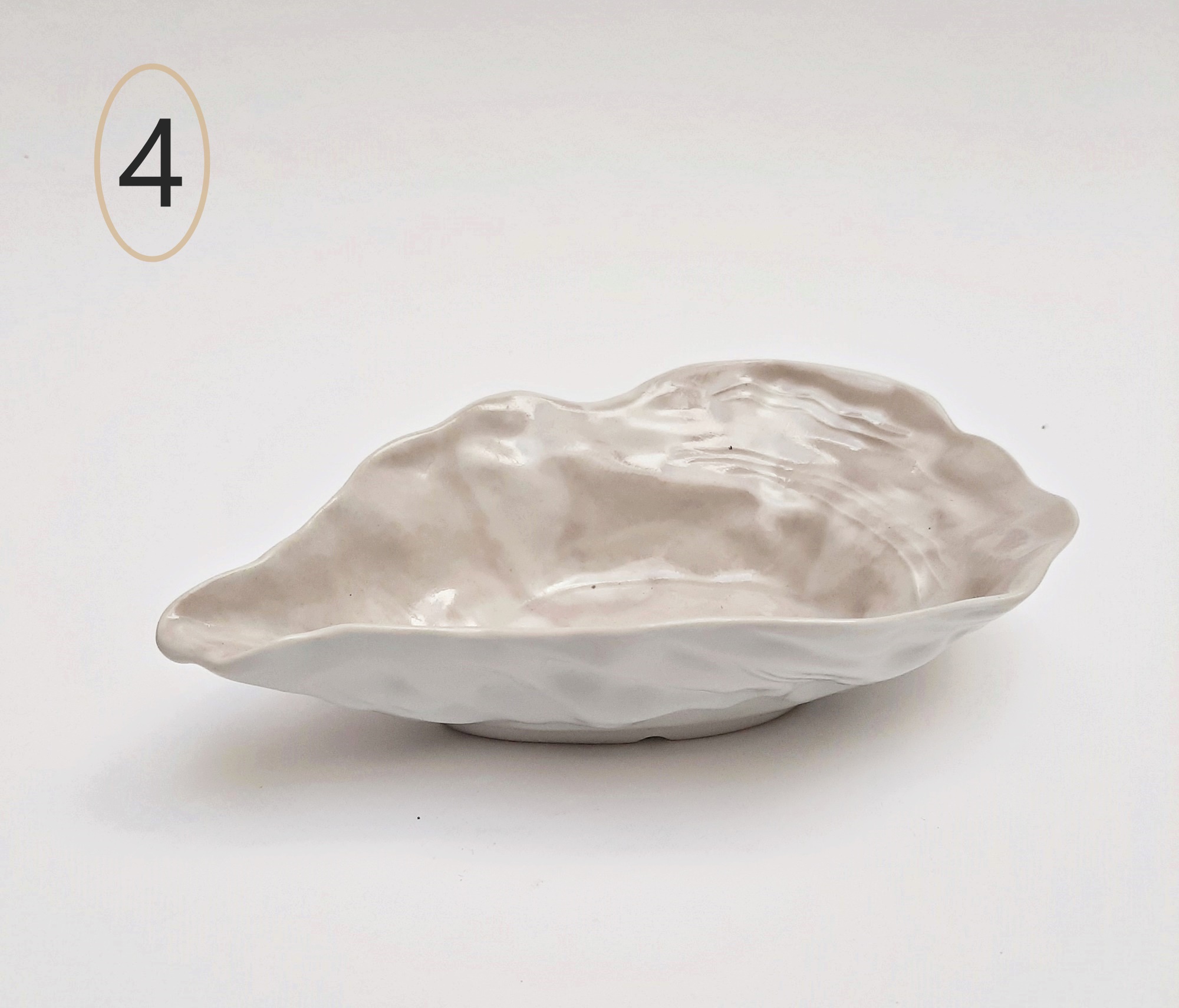 concha de porcelana en forma de ostra artesanal