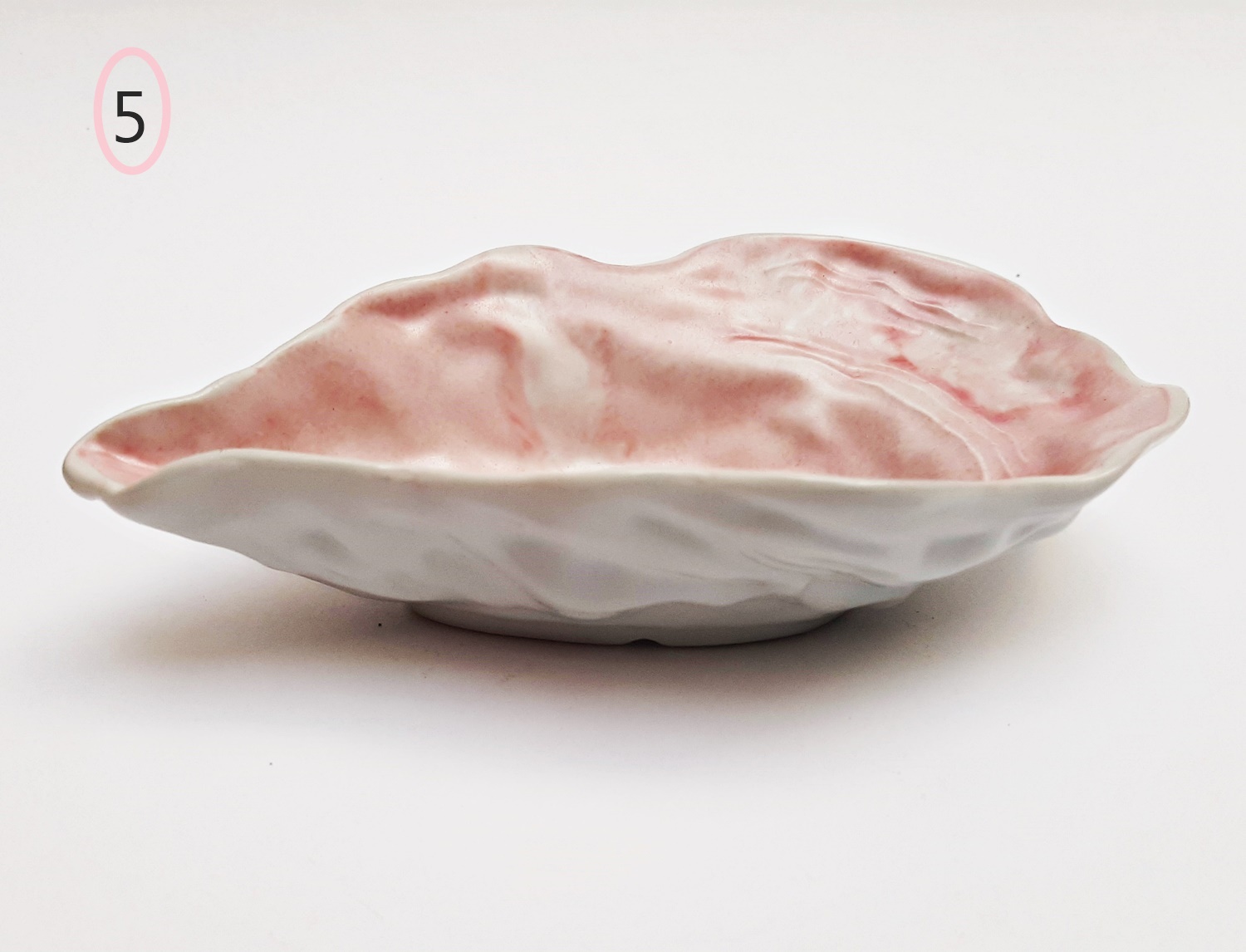 concha de porcelana en forma de ostra artesanal