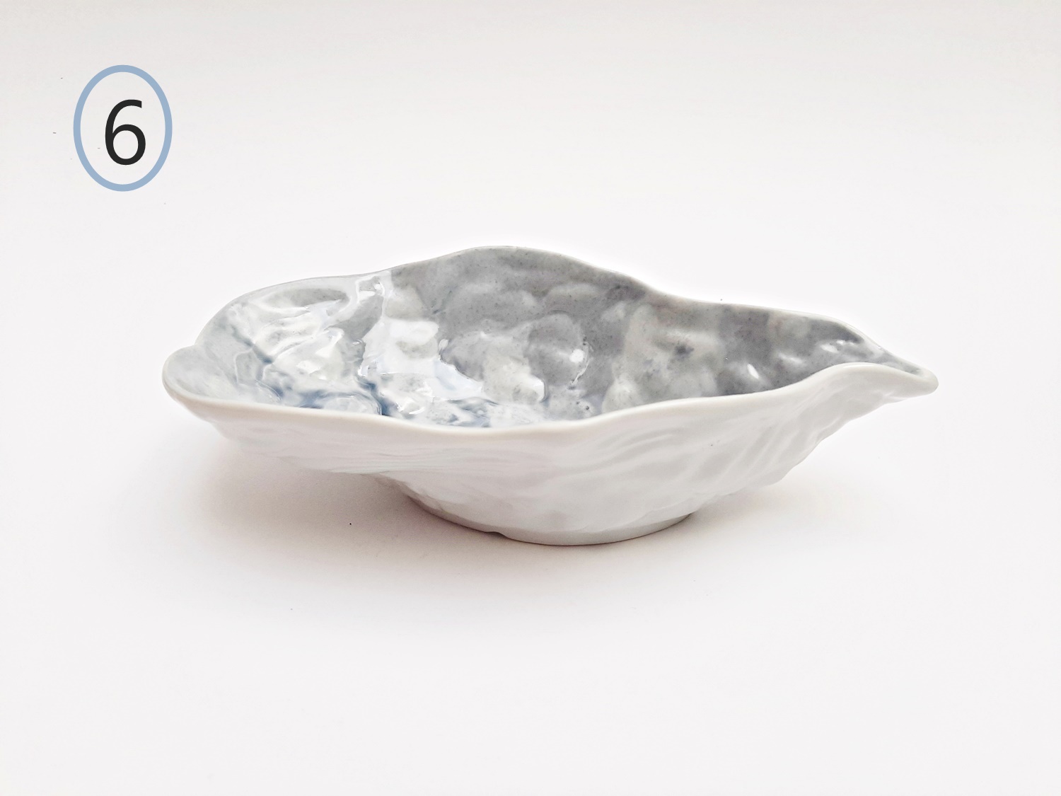 concha de porcelana en forma de ostra artesanal