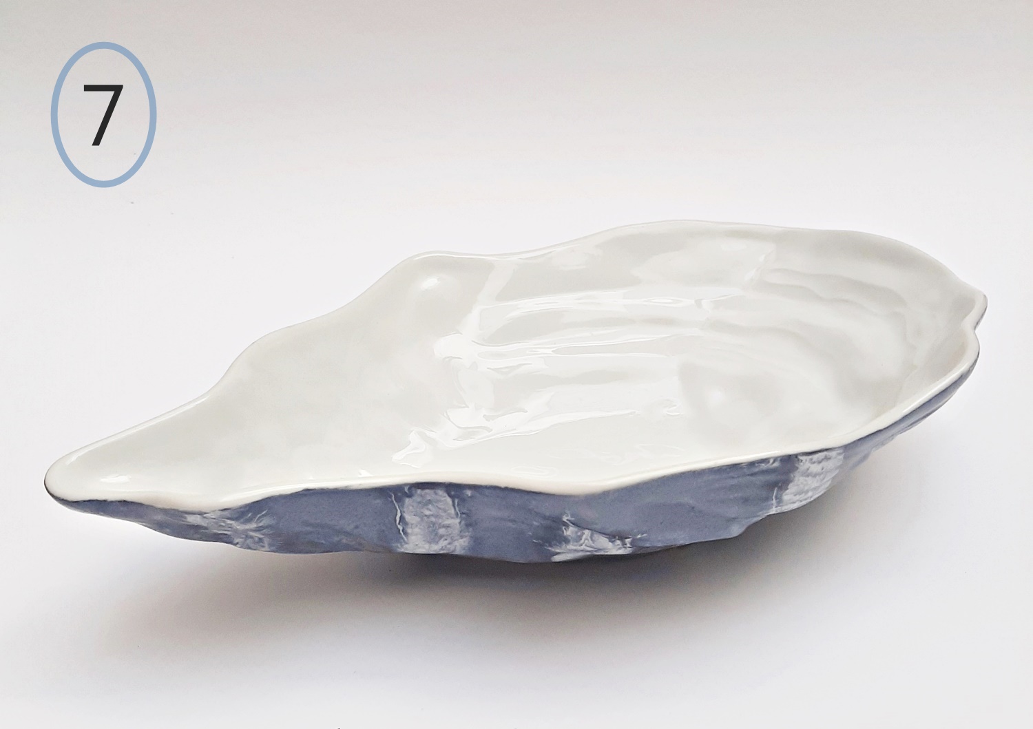 concha de porcelana en forma de ostra artesanal