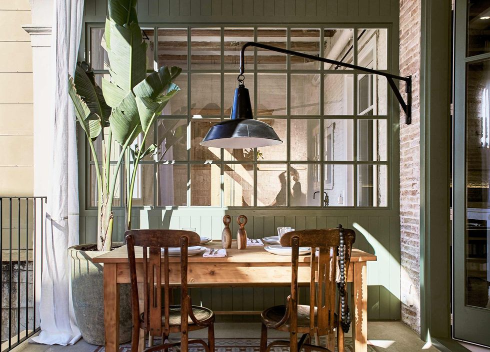 Un  piso de estilo atemporal y aire mediterráneo