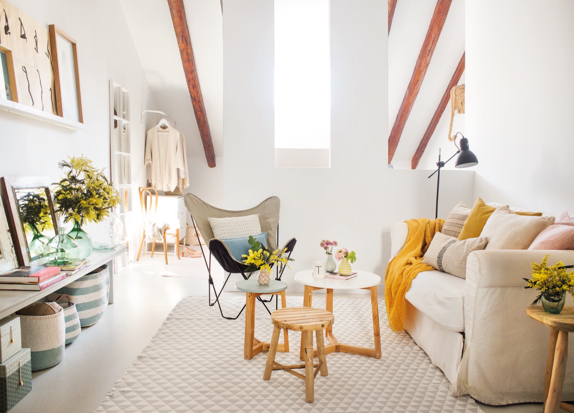 Un apartamento que combina el estilo rústico y nórdico