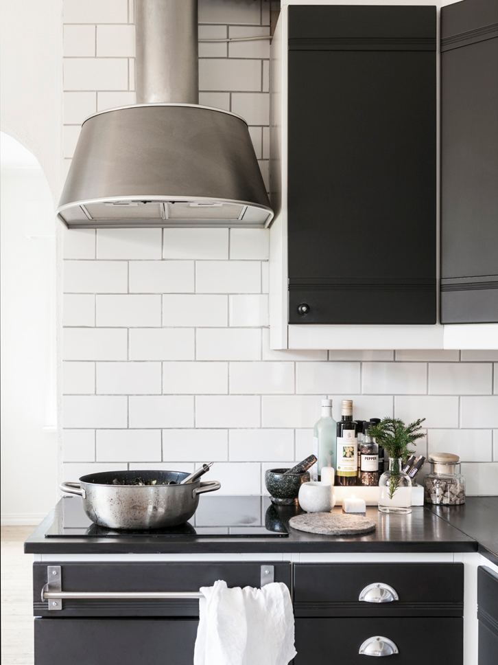 Un casa vestida para Navidad en blanco y verde