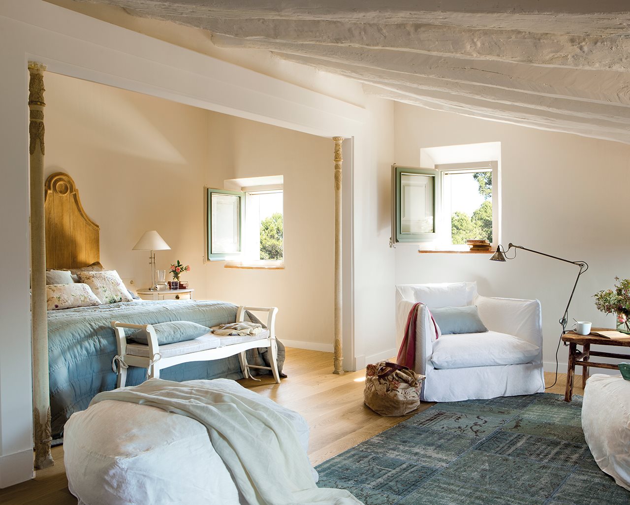 Una masía renovada de estilo rústico actual