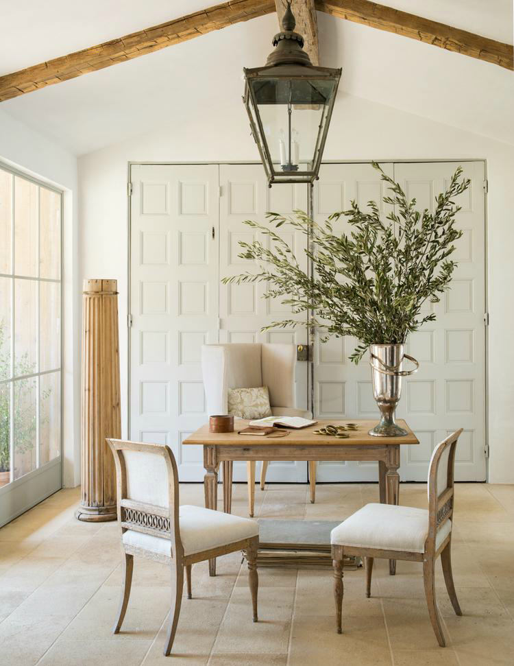 Casa de estilo mediterráneo con un aire chic