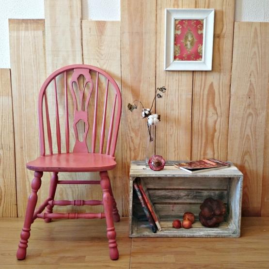 silla ercol vintage en rosa escandinavo
