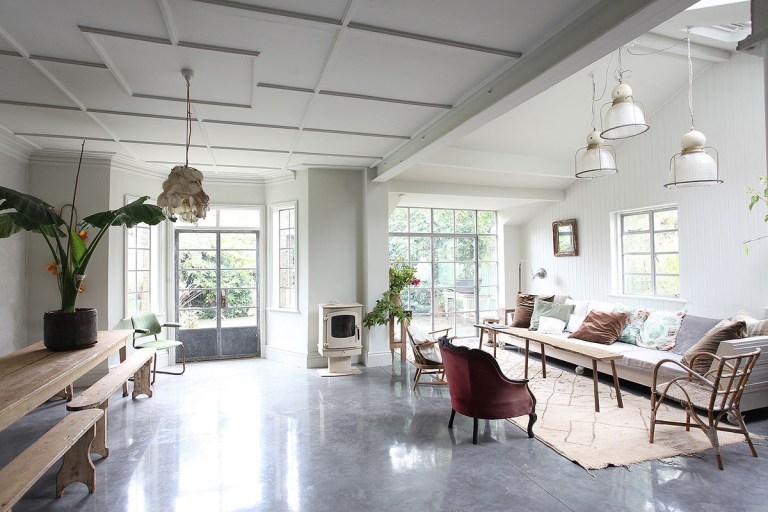 Una bucólica casa inglesa estilo vintage y toque chic