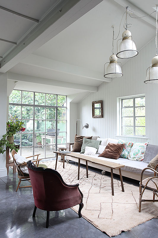 Una bucólica casa inglesa estilo vintage y toque chic