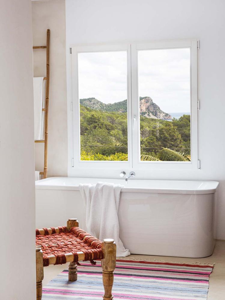 una casa en Ibiza  con un estilo muy natural