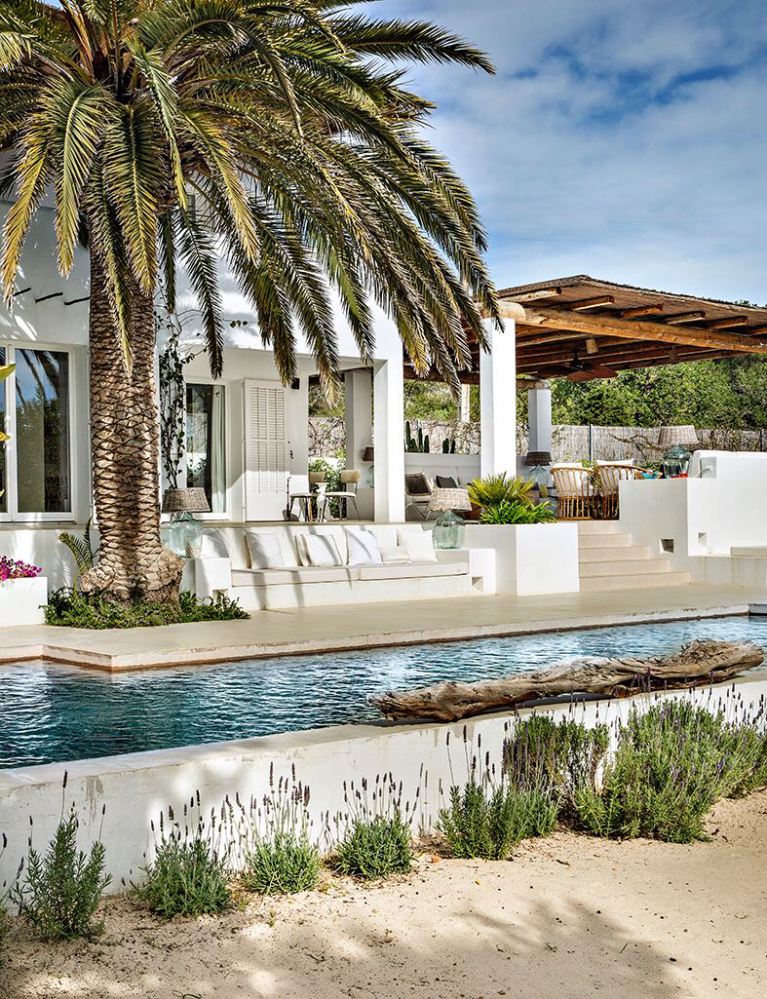 una casa en Ibiza  con un estilo muy natural