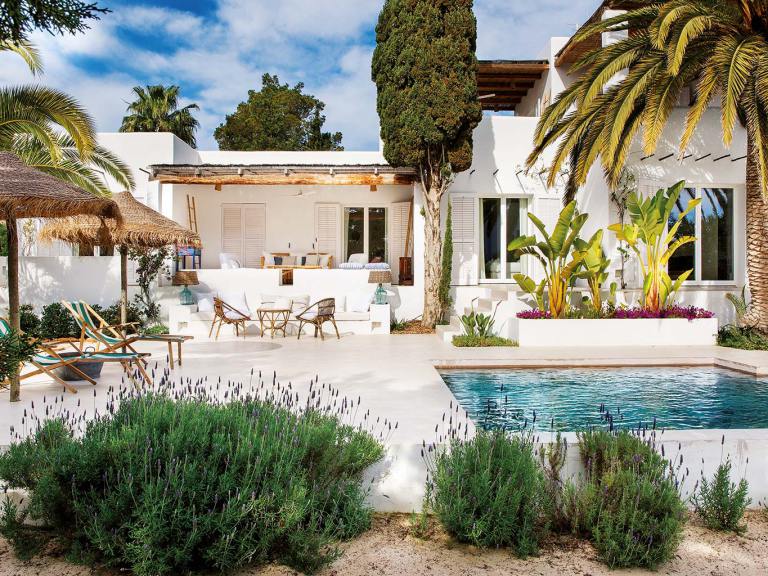 una casa en Ibiza  con un estilo muy natural