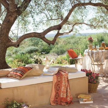 Decoración de mesa en el campo