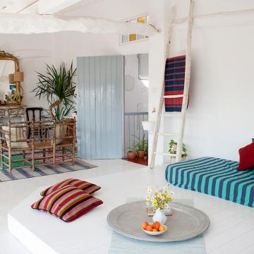 Casa con piezas recuperadas