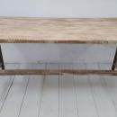 Mesa de comedor en madera y forja
