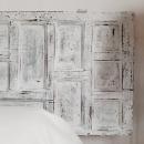 Cabecero rústico con puerta antigua en blanco decapado