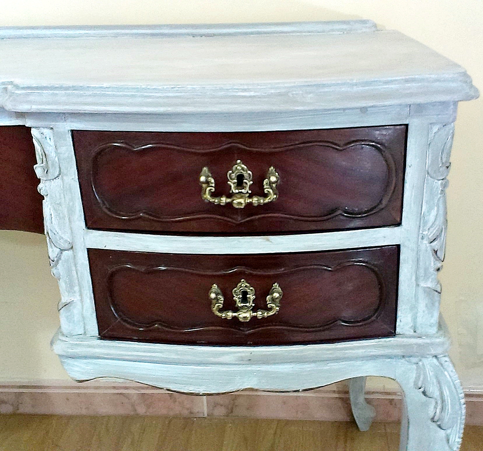 Tocador bicolor estilo Luis XV/Antique vanitiy | Bohemian and Chic