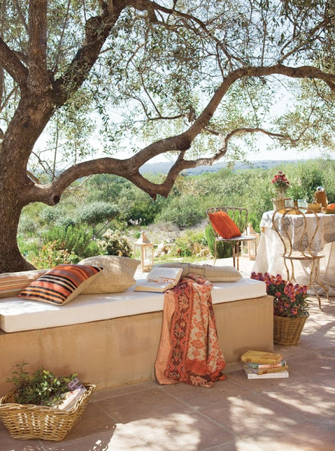 Decoración de mesa en el campo