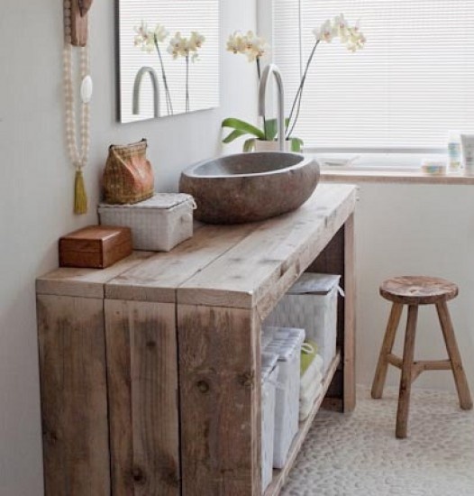 Madera reciclada en la decoración del baño