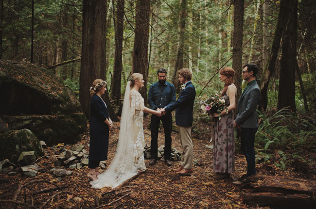 Boda íntima entre arboleda