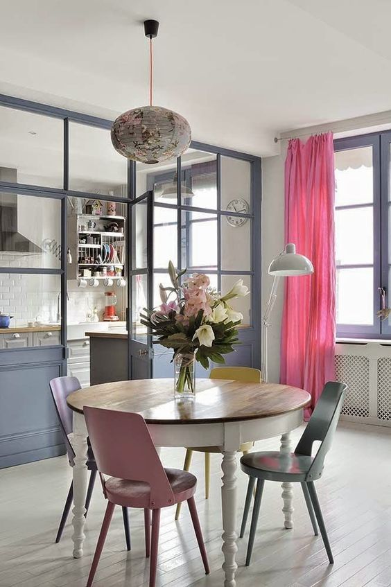 37 ideas para decorar con una mesa redonda en tu hogar