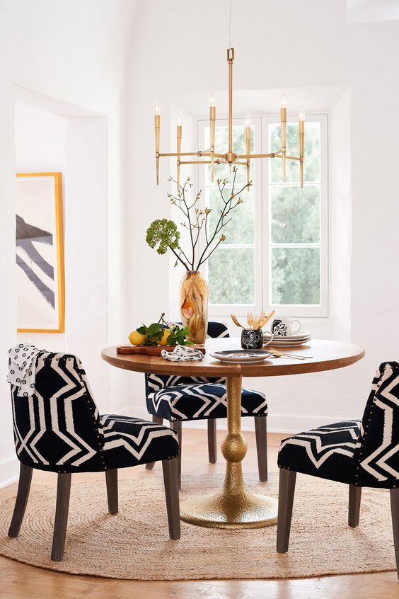 37 ideas para decorar con una mesa redonda en tu hogar