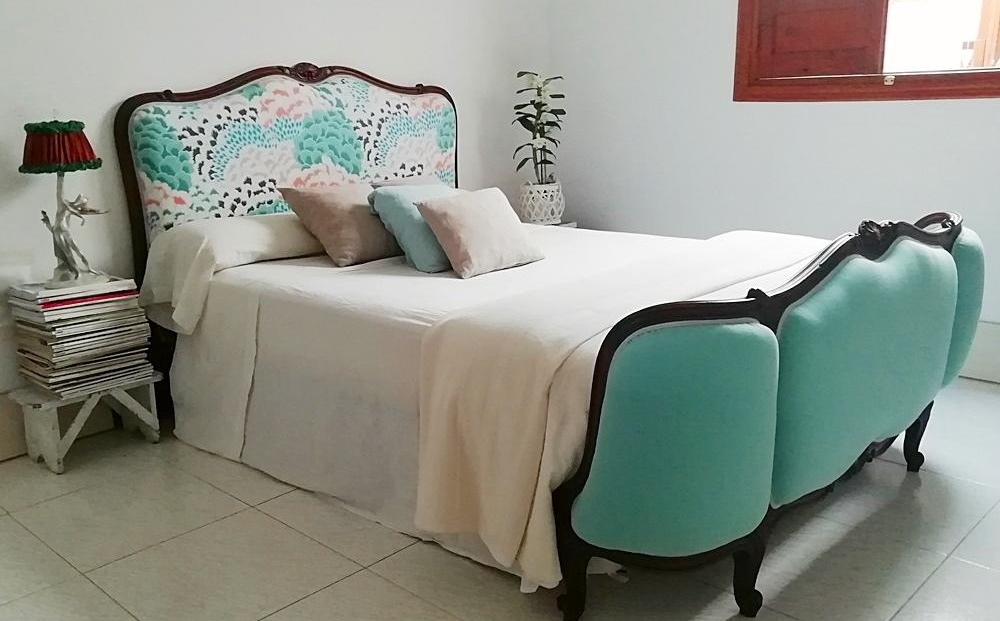 Antes y después de una antigua cama estilo Luis XV