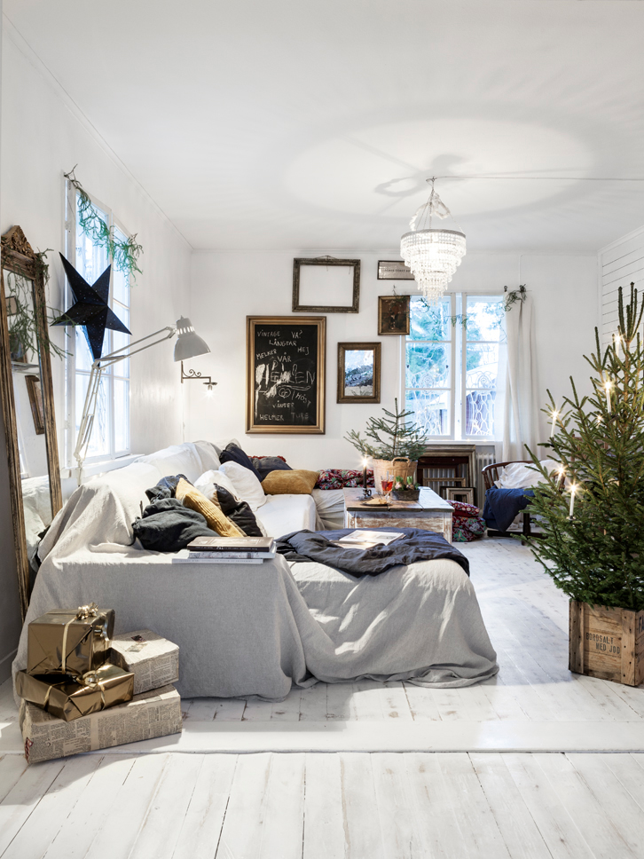 Blanca Navidad en una casa escandinava