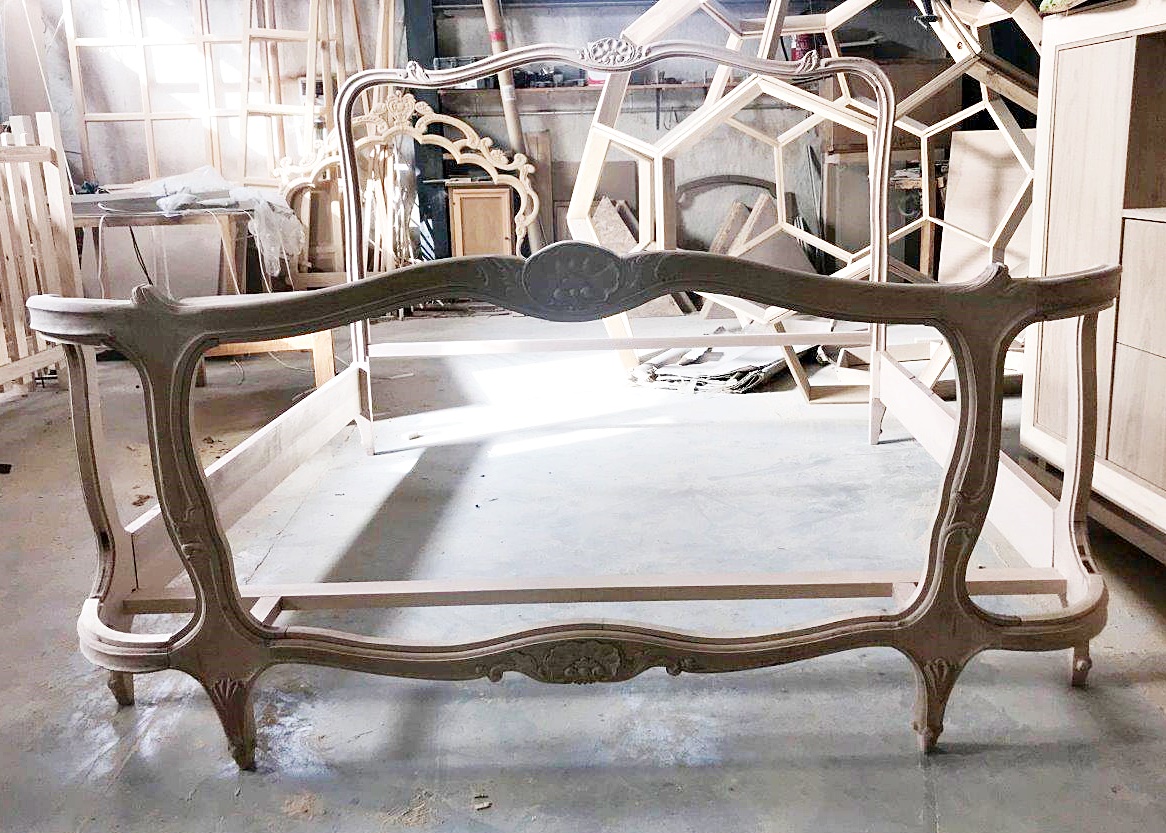 Cama luis XV hecha a mano a medida