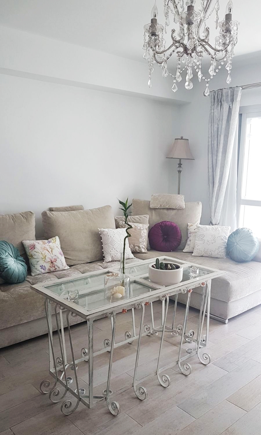 Un piso con decoración personalizada estilo shabby chic