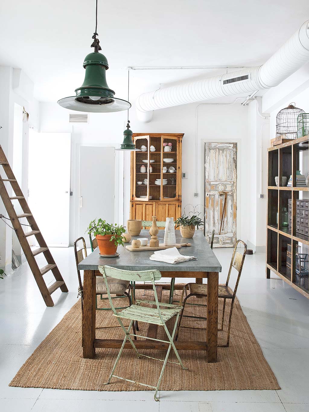 Un loft de estilo industrial y toques retro