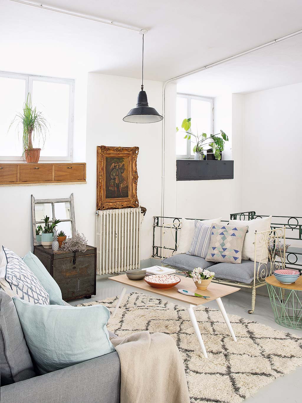 Un loft de estilo industrial y toques retro