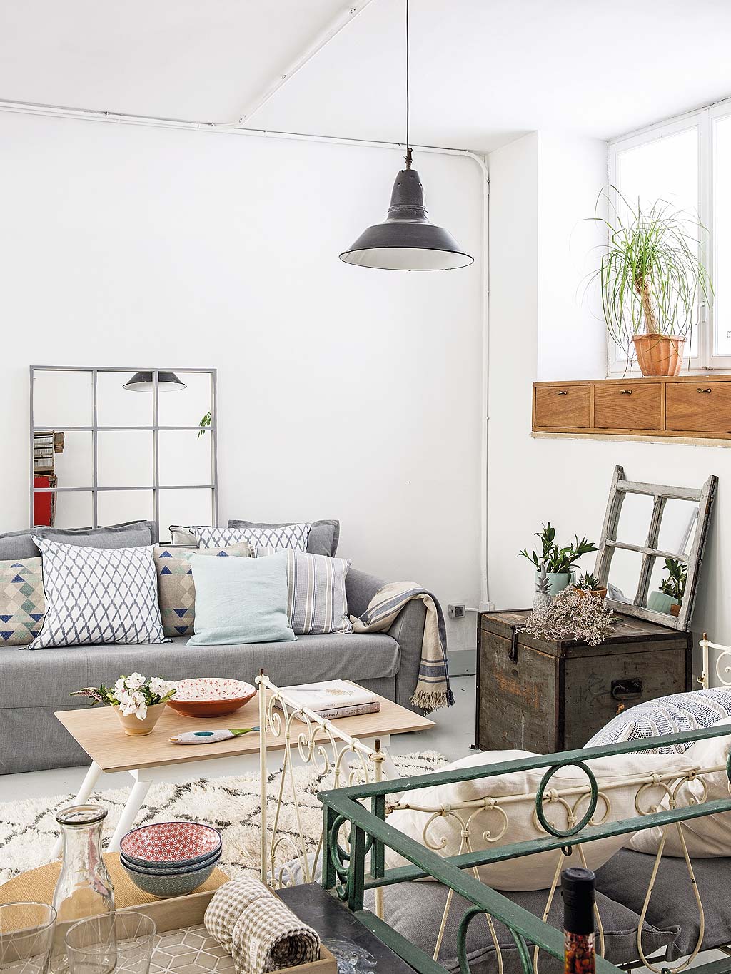 Un loft de estilo industrial y toques retro