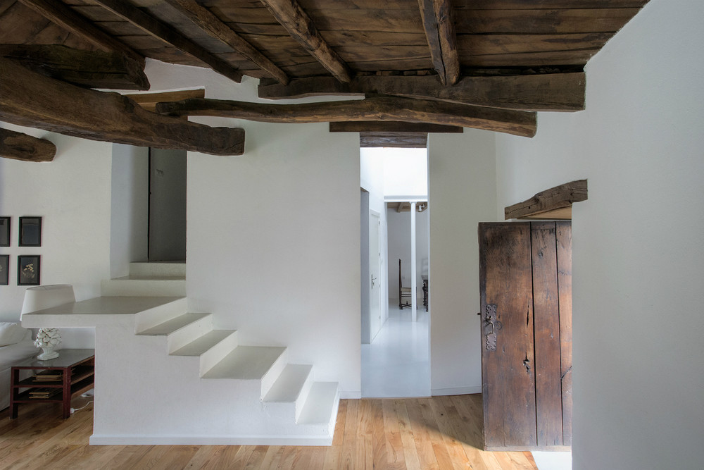 Una casa rural restaurada con un entorno único