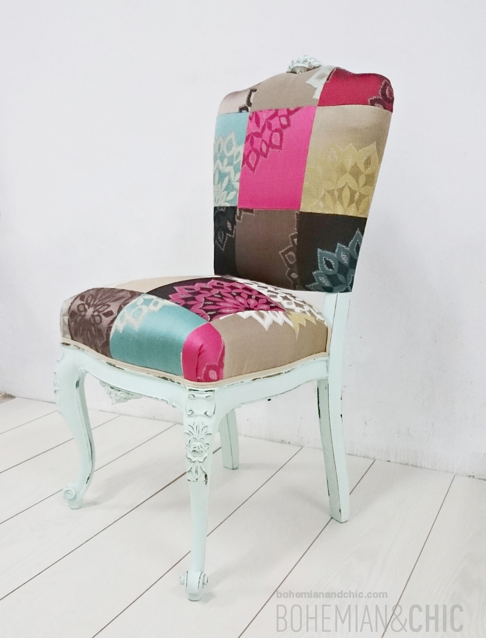 Antes y después antigua silla descalzadora en mint y pachtwork