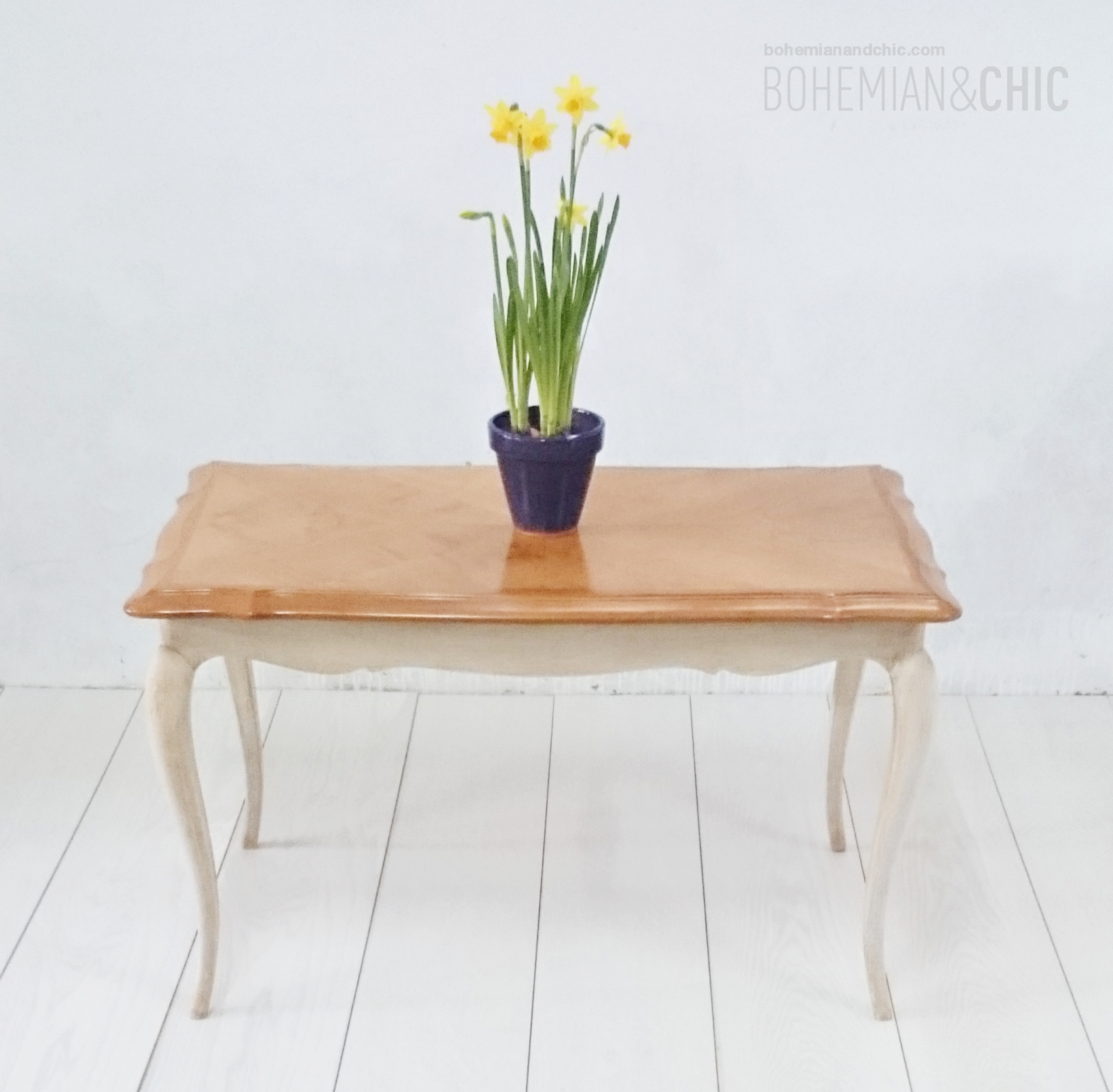 antes y después de una mesa vintage estilo Luis XV