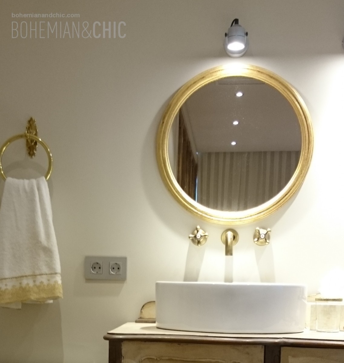 Aparador vintage transformado en mueble de baño personalizado