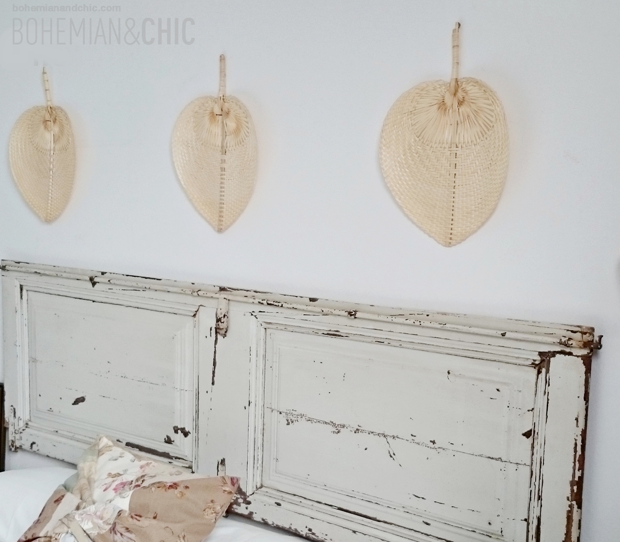 cómo decorar la cabecera de la cama con una puerta reciclada (3)