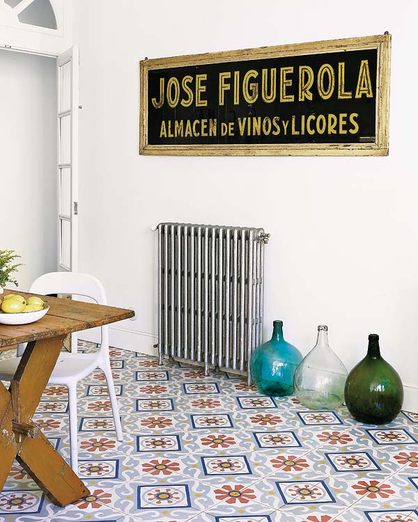 un piso alegre y colorido