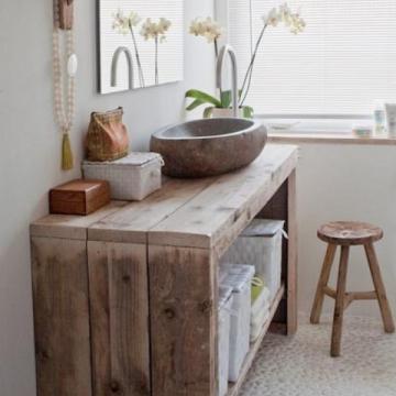 Madera reciclada en la decoración del baño